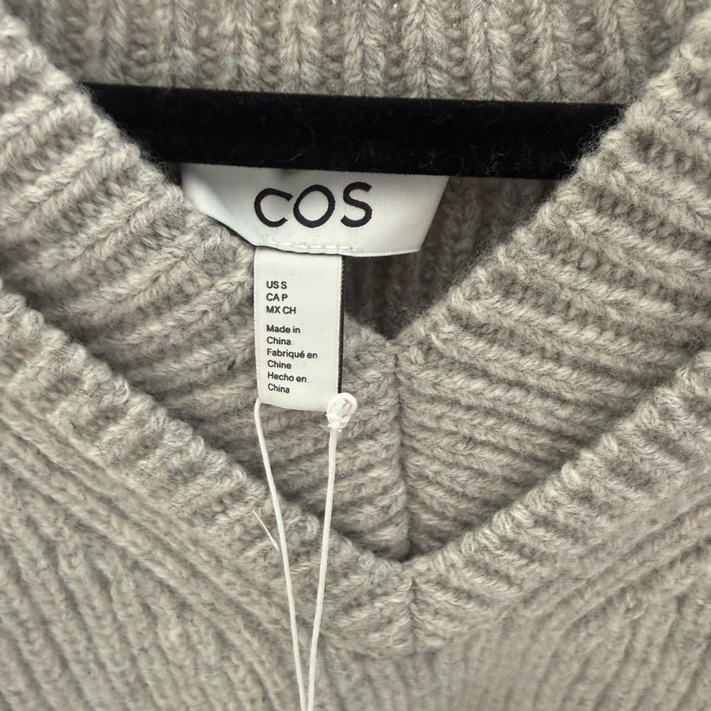 COS Light Gray Ribbed V-Neck Sweater - Picture 3 of 6